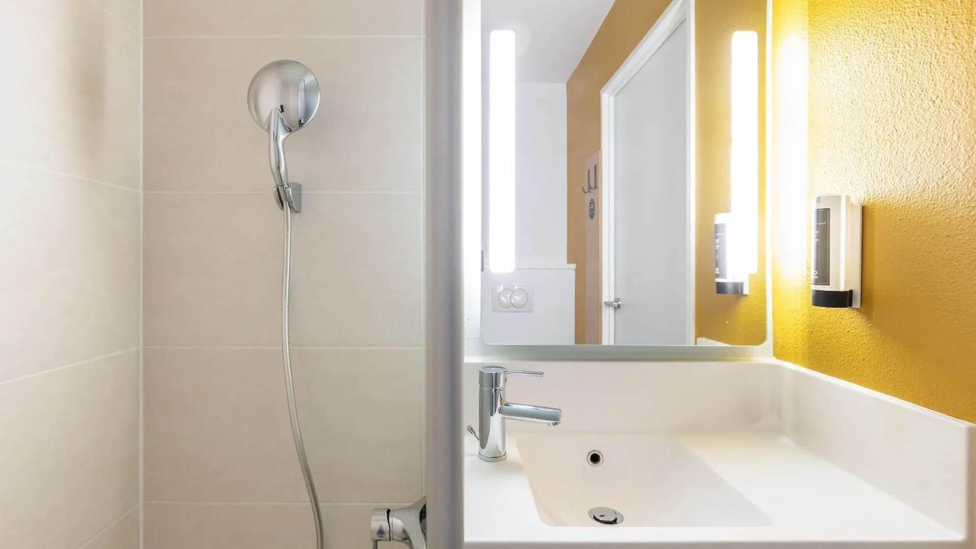 B&B Hotel Lyon Ouest Tassin 2*, Tassin-la-Demi-Lune