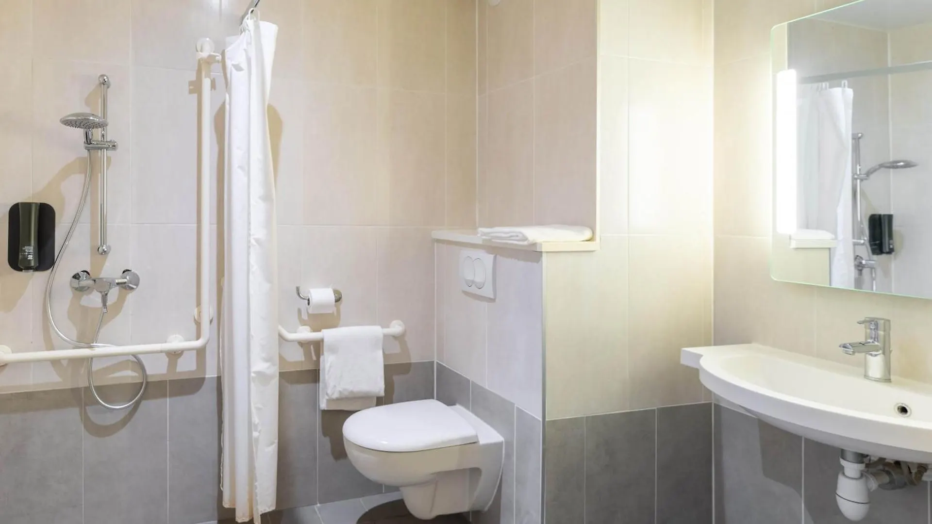 B&B Hotel Lyon Ouest Tassin France